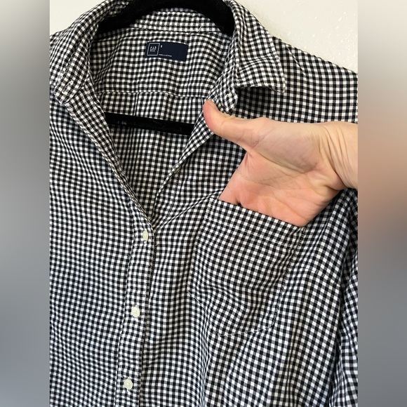 Gap women’s button up shirt, black and white, small - Picture 4 of 5